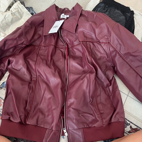 Burgundy bomber - Picture 2 of 2